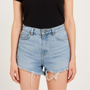 TopShop Light Wash Moto Mom High Rise Raw Hem Denim Shorts Women’s US Size 6
